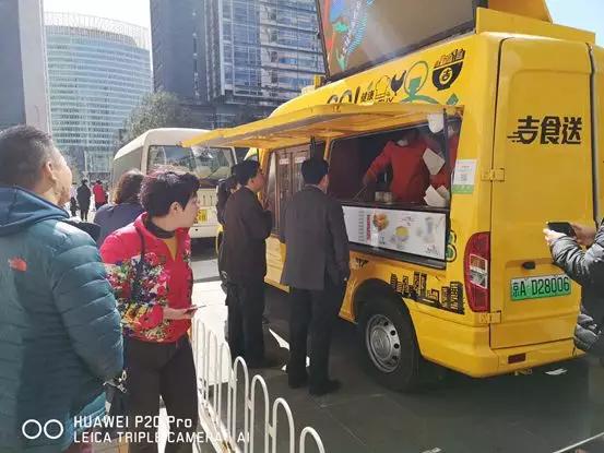 糖葫芦小吃车，一道移动的美味风景线——图片大全及实践验证解释定义与安卓应用探索,定量分析解释定义_复古版94.32.55