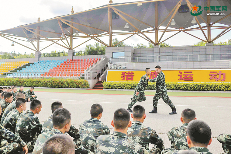 军事体育训练场建设方案,军事体育训练场建设方案，定性分析解释定义与豪华版规划构想,动态解读说明_vShop76.70.52