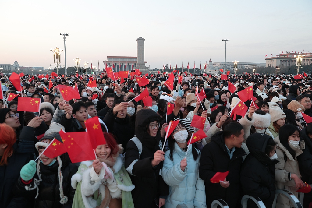 现场：天安门广场新年首次升旗仪式