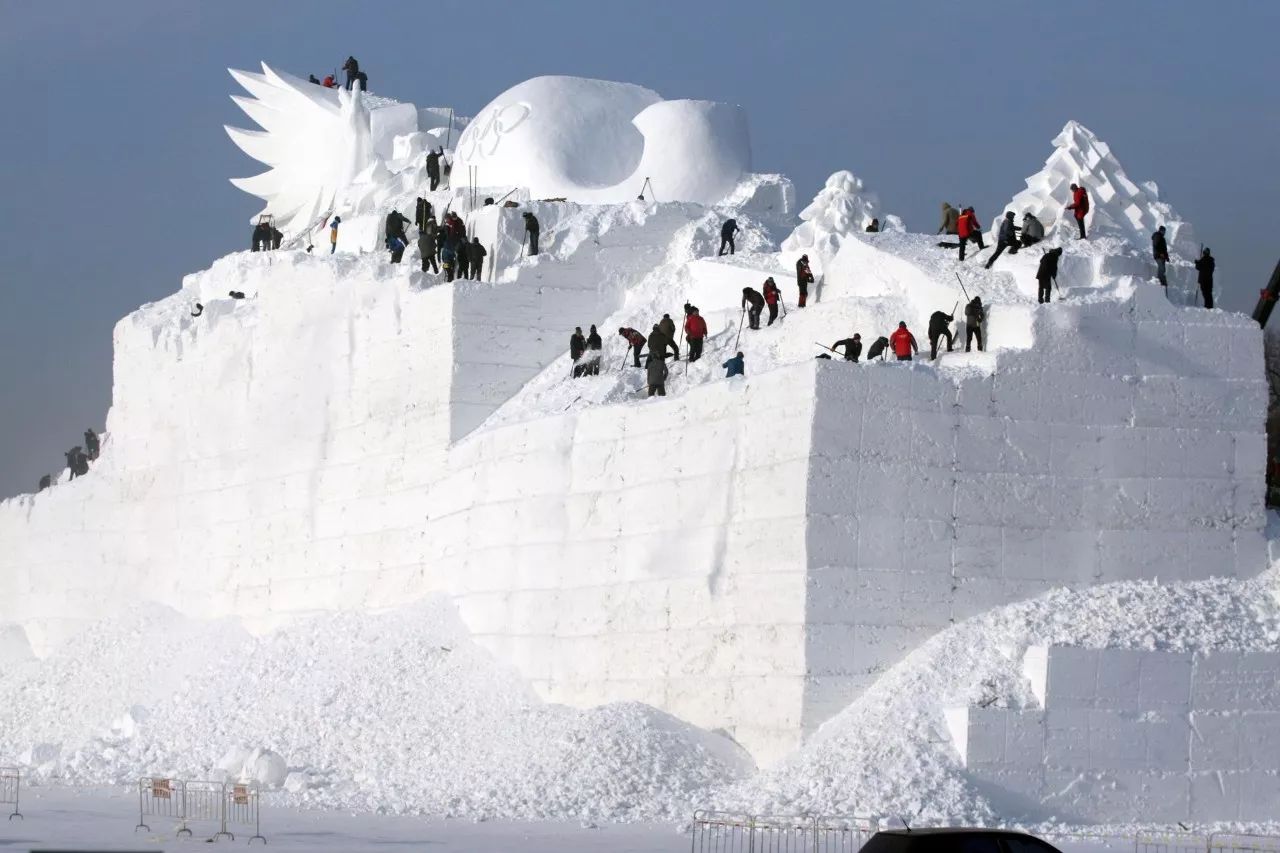 马英九哈尔滨赏雪雕吟诵《江雪》