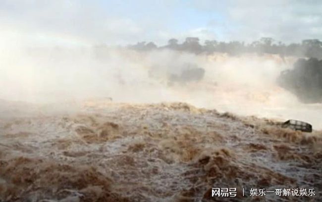 厄瓜多尔秘鲁遭异常海浪侵袭